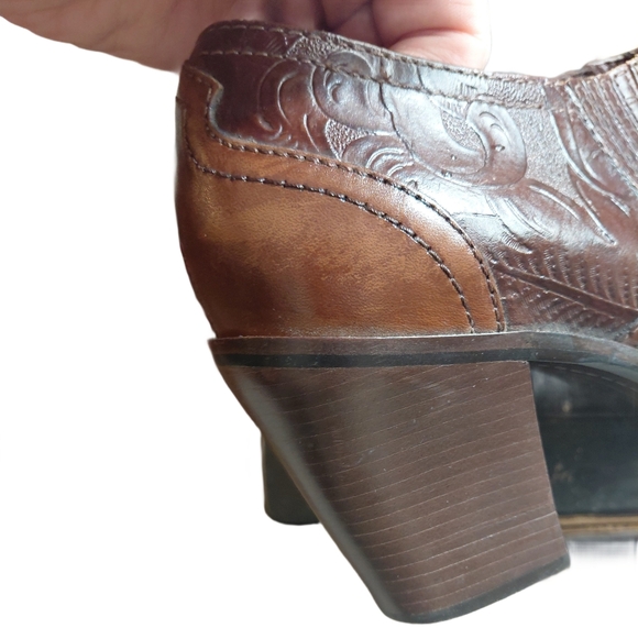 Antonio Melani Brown Embossed Leather Western Bootie Women's Size 9 Ankle Boot - Picture 11 of 12